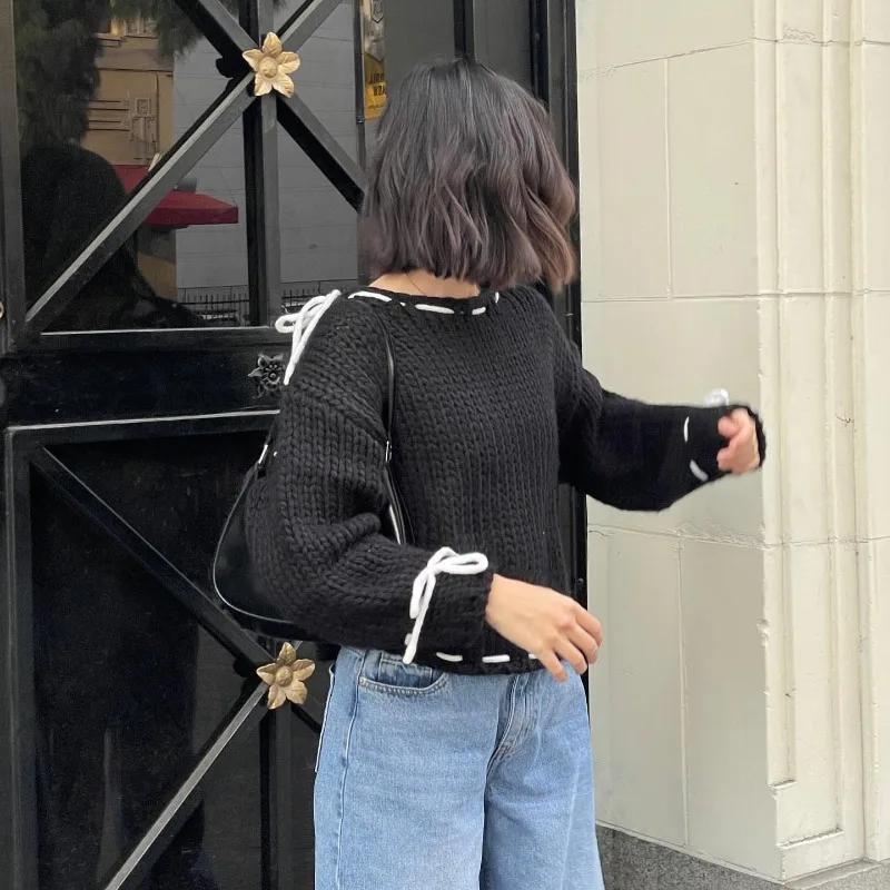 2025 Autumn Winter Knitted Patchwork Loose Casual Sweaters Women Off Shoulder Drawstring Bandage Versatile Streetwear Pullovers
2025 Autumn Winter Knitted Patchwork Loose Casual Sweaters Women Off Shoulder Drawstring Bandage Versatile Streetwear Pullovers