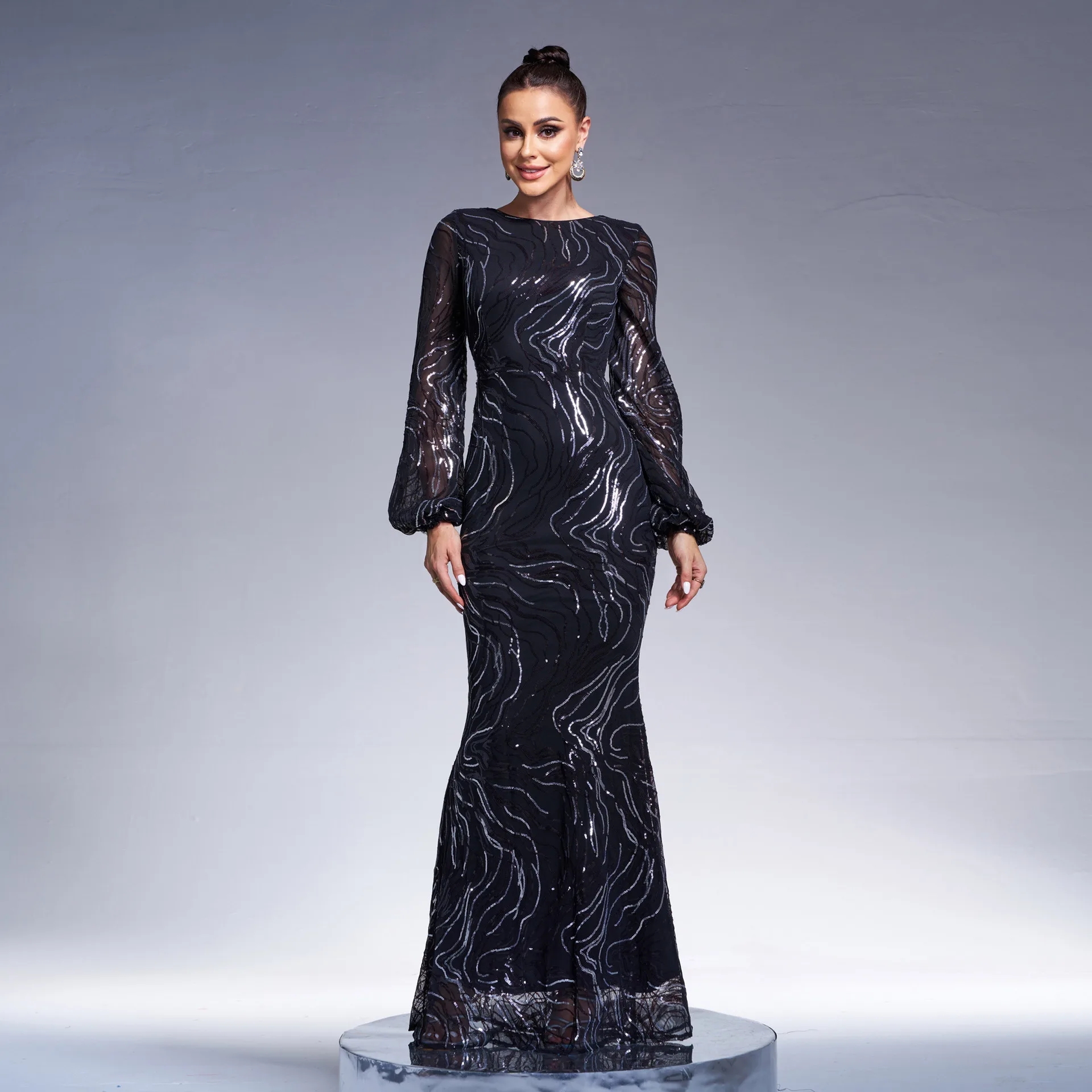 High-end long-sleeved temperament round neck sexy long sequined banquet evening dress bridesmaid dresses women long dance cloth
High-end long-sleeved temperament round neck sexy long sequined banquet evening dress bridesmaid dresses women long dance cloth