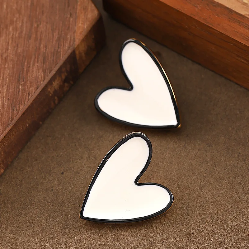 Fashionable, exquisite and playful, peach-heart oil-drop earrings, elegant, luxurious, simple and high-end commuting earrings
Fashionable, exquisite and playful, peach-heart oil-drop earrings, elegant, luxurious, simple and high-end commuting earrings