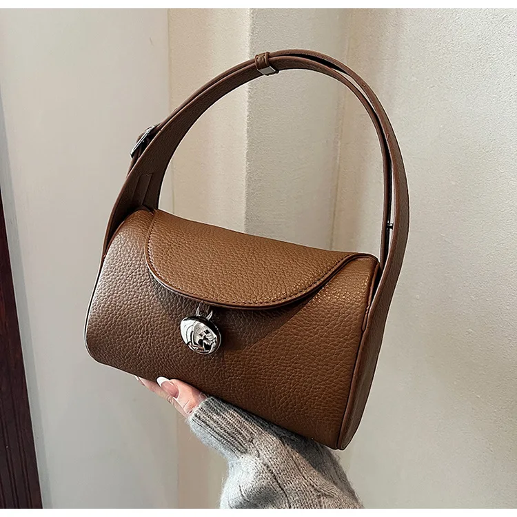 Fashionable women's bag, trendy cylindrical bag, niche fashion, casual handbag, single shoulder armpit bag
Fashionable women's bag, trendy cylindrical bag, niche fashion, casual handbag, single shoulder armpit bag