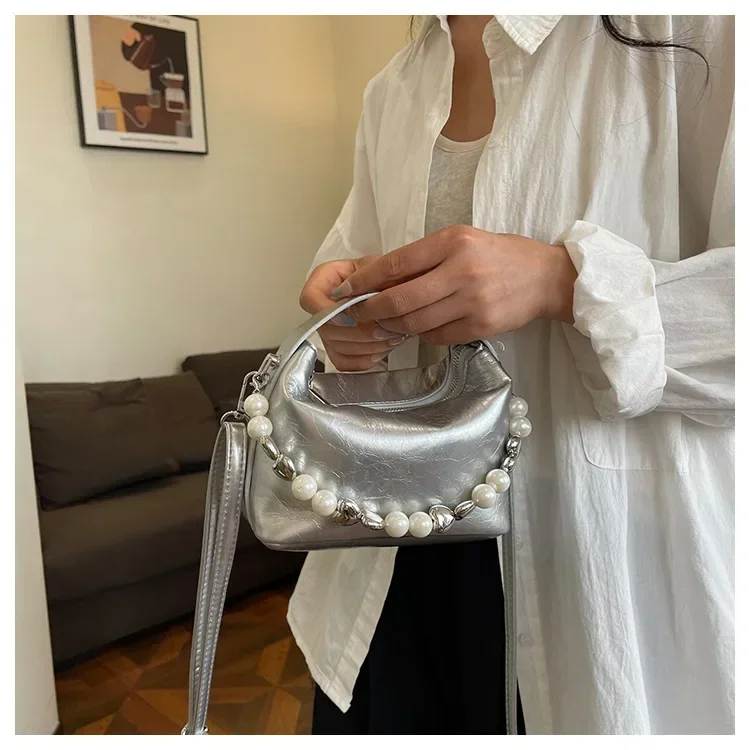 2025 Lunar Silver Convertible Satchel: Artisan-Edge Crossbody with Summer-Proof Metallic Sheen & Adjustable Chain Strap
2025 Lunar Silver Convertible Satchel: Artisan-Edge Crossbody with Summer-Proof Metallic Sheen & Adjustable Chain Strap