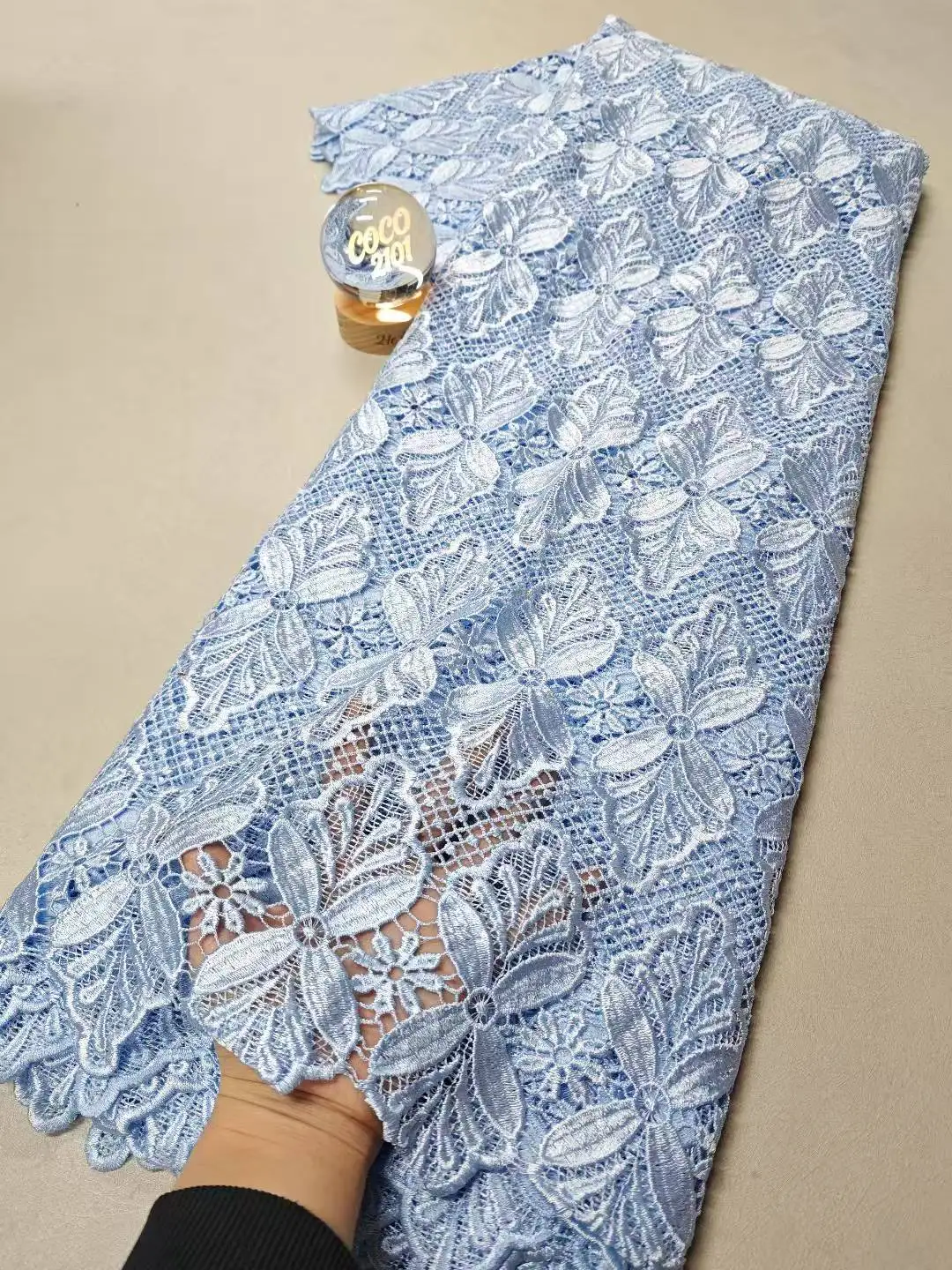 Фиолетовый 2026, высокое качество, модная французская сетчатая вышивка, кружевная ткань с блестками, африканские нигерийские бусины, кружевная ткань для свадебного платья
Фиолетовый 2026, высокое качество, модная французская сетчатая вышивка, кружевная ткань с блестками, африканские нигерийские бусины, кружевная ткань для свадебного платья