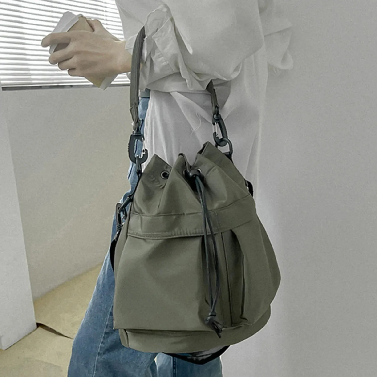 Fashion Women Handbags Waterproof Nylon Shoulder Bags Large Capacity Crossbody Bags for Women Portable Drawstring Bucket Bag
Fashion Women Handbags Waterproof Nylon Shoulder Bags Large Capacity Crossbody Bags for Women Portable Drawstring Bucket Bag