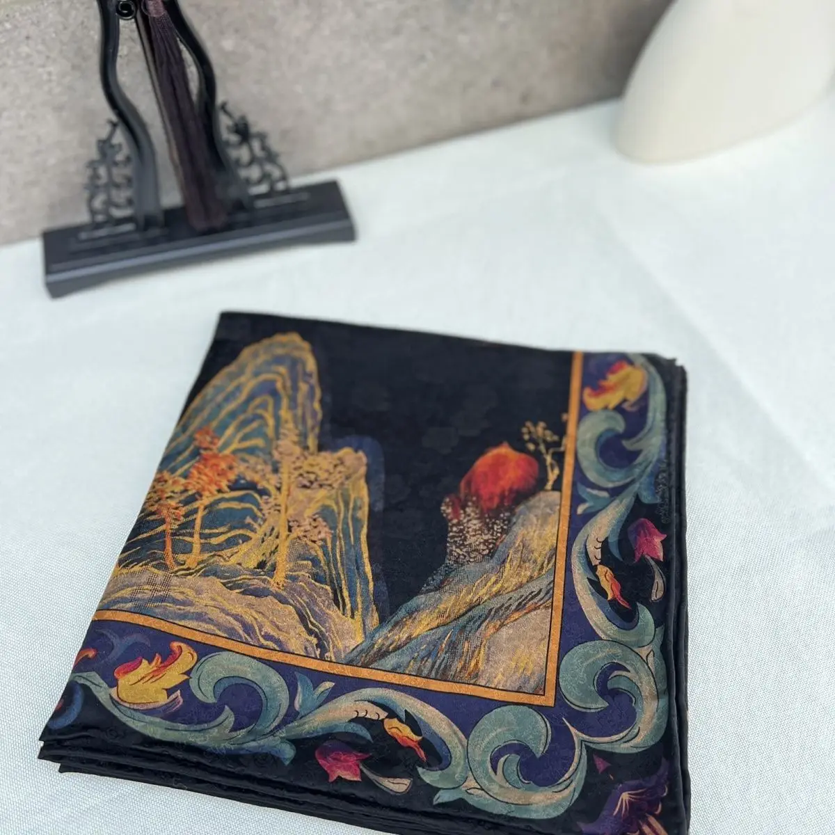 High Quality Real Silk Women's Chinese Retro Old Materials Front Spray Fragrant Cloud Yarn 106*106cm Scarf Shawl Square
High Quality Real Silk Women's Chinese Retro Old Materials Front Spray Fragrant Cloud Yarn 106*106cm Scarf Shawl Square