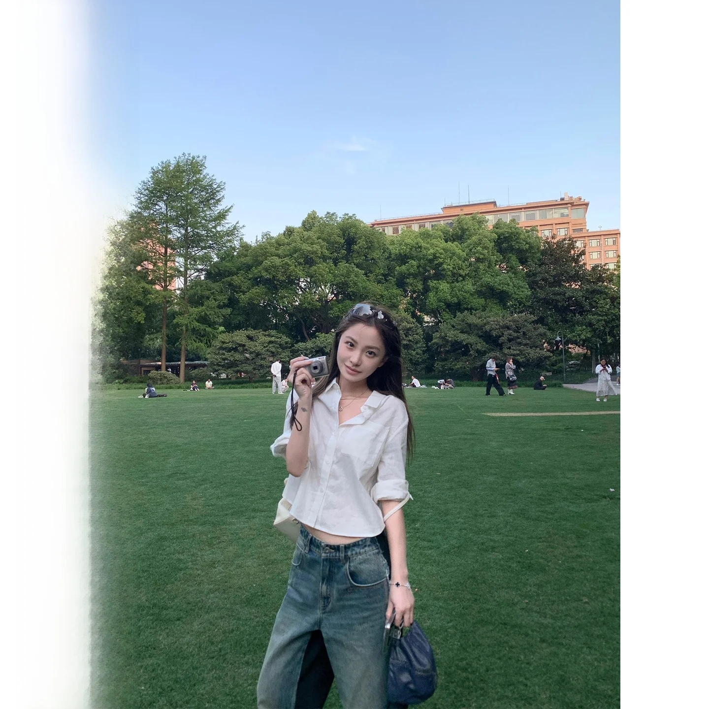 YUYUREAL Повседневная стильная женская рубашка с коротким рукавом из хлопкового смесового материала, с отворотами на рукавах, для работы и отдыха
YUYUREAL Повседневная стильная женская рубашка с коротким рукавом из хлопкового смесового материала, с отворотами на рукавах, для работы и отдыха