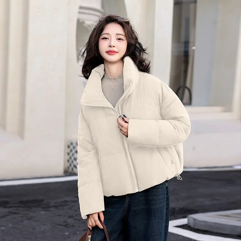 Новая модель, модная куртка на хлопковой подкладке, короткое стильное женское универсальное модное пальто на флисовой подкладке с воротником-стойкой и длинными рукавами
Новая модель, модная куртка на хлопковой подкладке, короткое стильное женское универсальное модное пальто на флисовой подкладке с воротником-стойкой и длинными рукавами