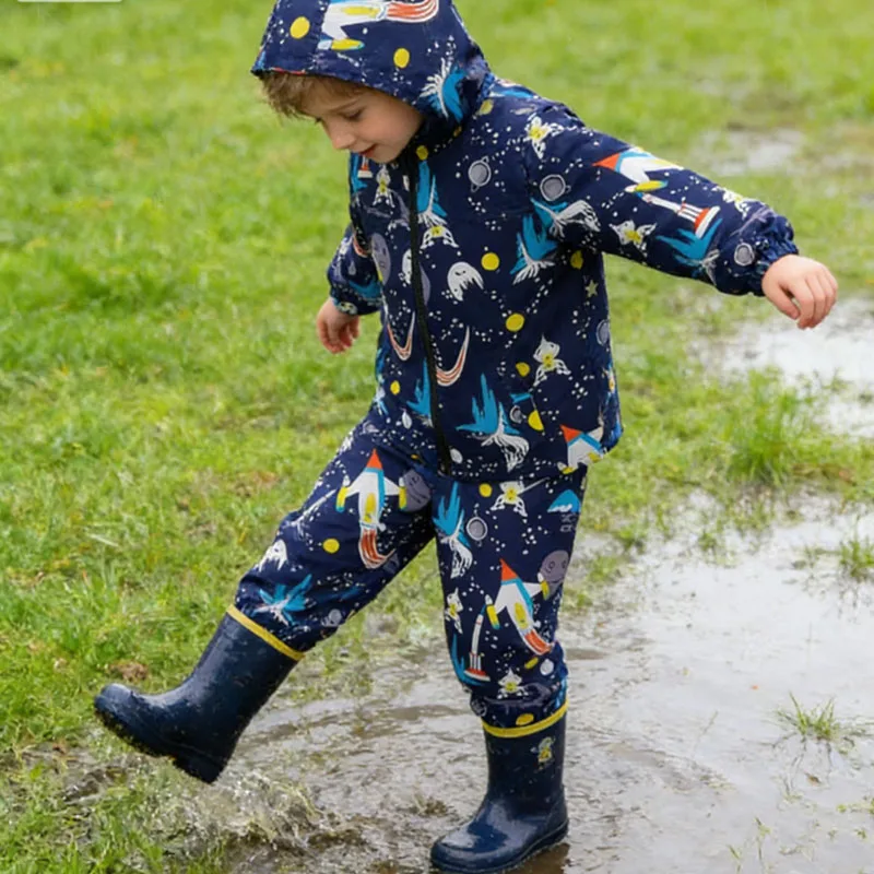 Весенние модные комплекты плащей для детей, верхняя и нижняя одежда, костюмы, одежда для мальчиков, водонепроницаемый костюм из 2 предметов для детей, дождевик
Весенние модные комплекты плащей для детей, верхняя и нижняя одежда, костюмы, одежда для мальчиков, водонепроницаемый костюм из 2 предметов для детей, дождевик