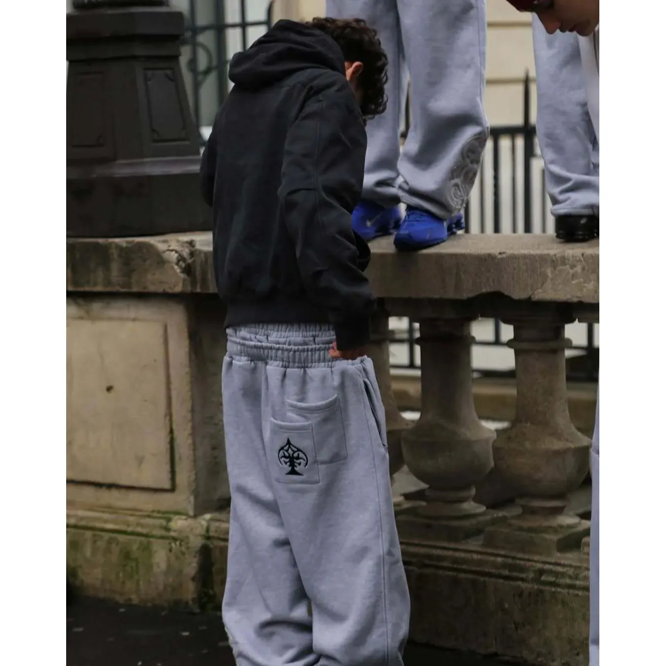 2026 Y2K Baggy Sweat Pants Poker Embroidered Double Waist Casual Long Pants Loose Fit Youth Faion Spring Collection
2026 Y2K Baggy Sweat Pants Poker Embroidered Double Waist Casual Long Pants Loose Fit Youth Faion Spring Collection