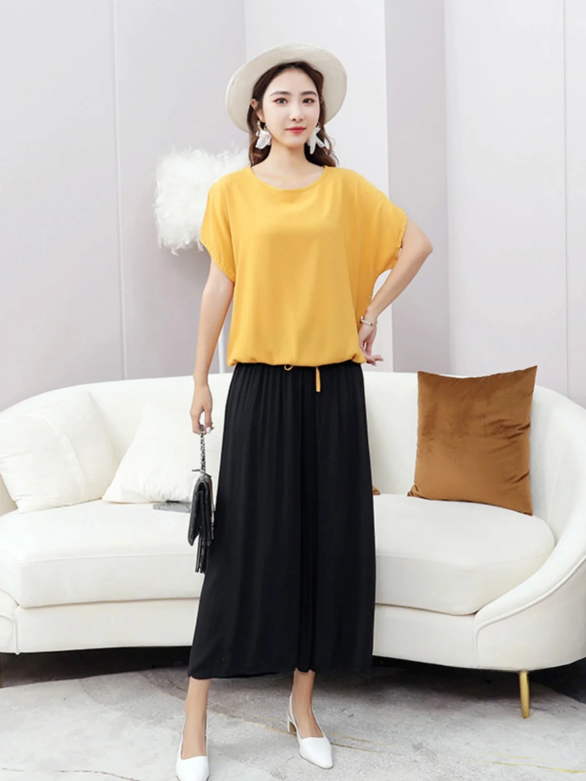 Women's Summer New Large Size Loose Short Sleeve Cotton Silk Set Wide Leg Pants Two-Piece Set Artificial Cotton Casual Set
Women's Summer New Large Size Loose Short Sleeve Cotton Silk Set Wide Leg Pants Two-Piece Set Artificial Cotton Casual Set