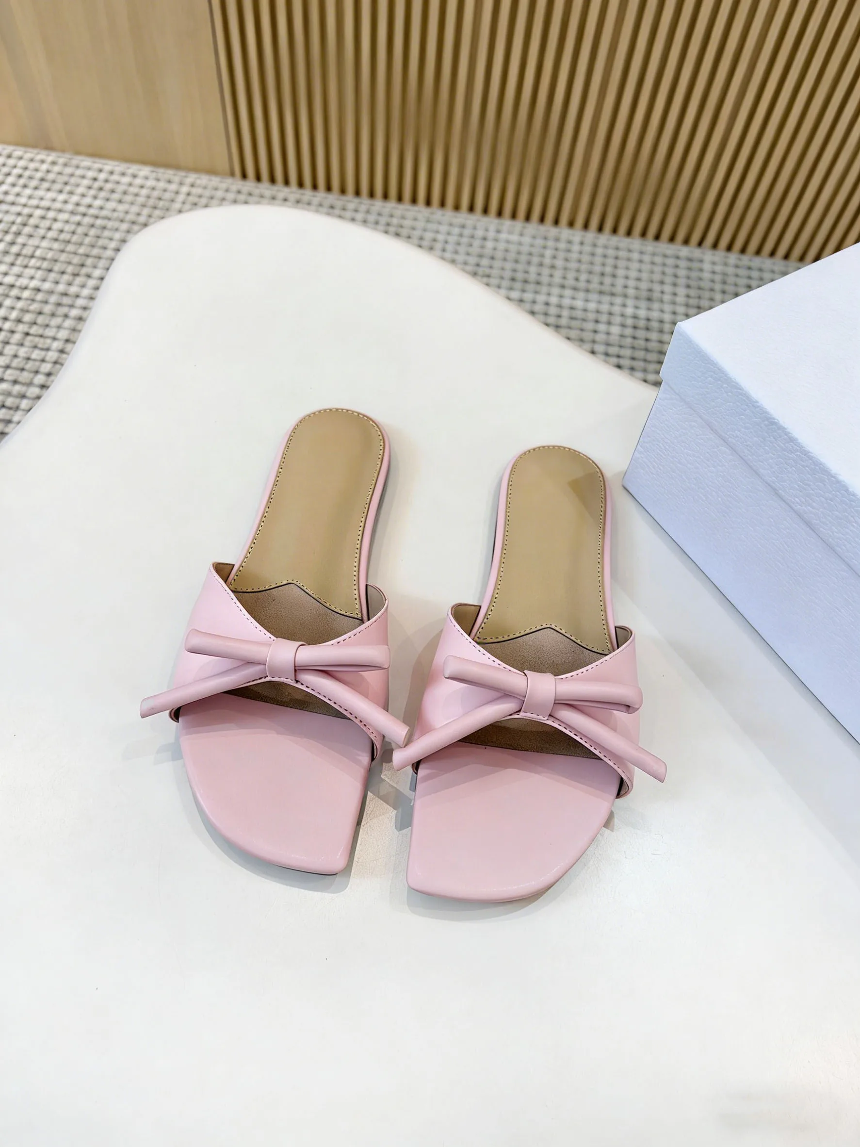 High-Quality Fashionable Casual Pink Ladies Flat Shoes Comfortable Footwear Elegant Style D26010756-1
High-Quality Fashionable Casual Pink Ladies Flat Shoes Comfortable Footwear Elegant Style D26010756-1