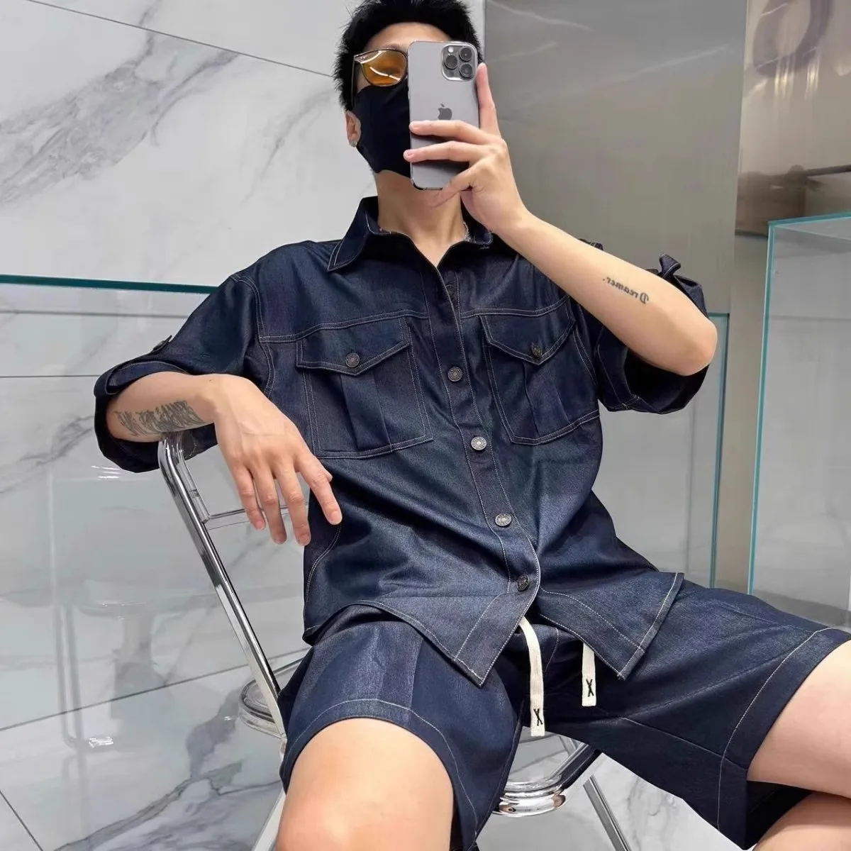 Летний комплект мужской одежды: джинсовая куртка свободного кроя и прямые джинсы, повседневный стиль, модный, больших размеров
Летний комплект мужской одежды: джинсовая куртка свободного кроя и прямые джинсы, повседневный стиль, модный, больших размеров