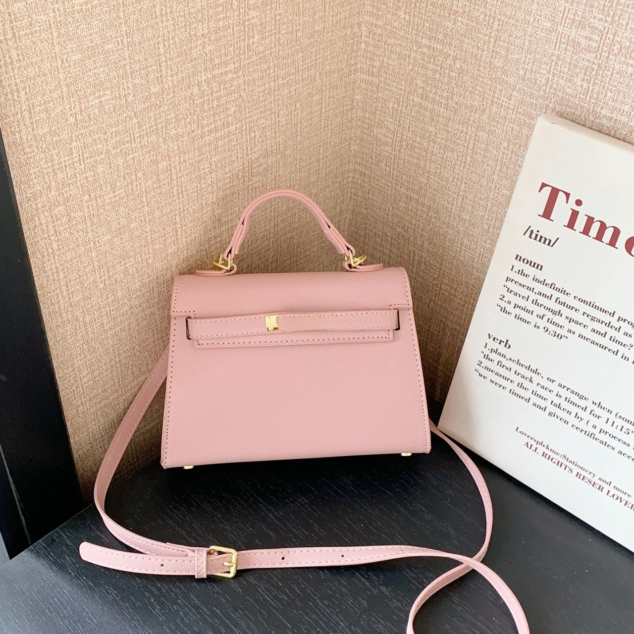 2026 New European Vintage Retro Bag for Women – Trendy Versatile Shoulder & Crossbody Purse, High-Quality Aesthetic Top Handle Handbag, Everyday Chic
2026 New European Vintage Retro Bag for Women – Trendy Versatile Shoulder & Crossbody Purse, High-Quality Aesthetic Top Handle Handbag, Everyday Chic