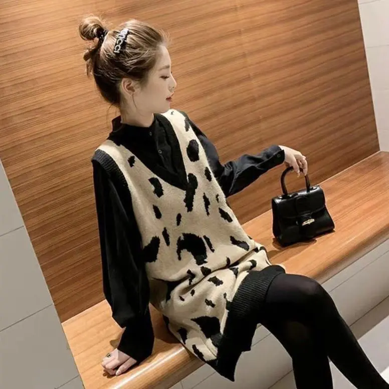 Knit Black Sweater Female Loose Fitting Student Leopard Pattern Knitted Vest Long Tank Top Coat Female Trendy Pullovers V Neck
Knit Black Sweater Female Loose Fitting Student Leopard Pattern Knitted Vest Long Tank Top Coat Female Trendy Pullovers V Neck