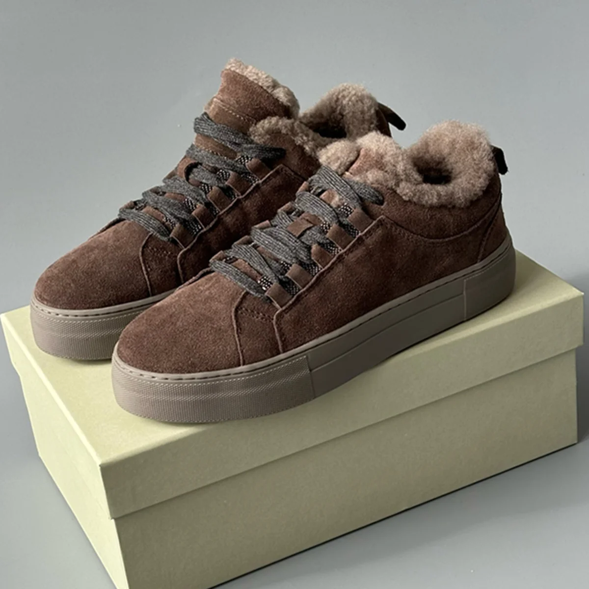 Взрывная минималистичная обувь высшего качества из натуральной кожи в стиле ретро, замшевая обувь из шерсти глубокого цвета хаки, зимняя повседневная обувь, женские кроссовки
Взрывная минималистичная обувь высшего качества из натуральной кожи в стиле ретро, замшевая обувь из шерсти глубокого цвета хаки, зимняя повседневная обувь, женские кроссовки