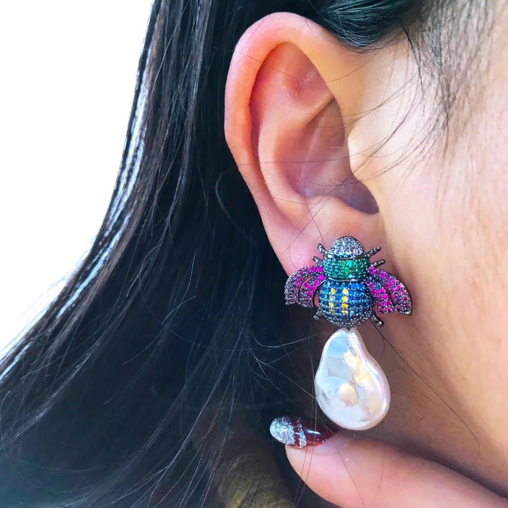 Soramoore Romantic Sweet Bee Stud Pearl Earrings For Women Bridal Earrings Cute Shiny Flowers Fashion Girl Gift 2024 New Hot
Soramoore Romantic Sweet Bee Stud Pearl Earrings For Women Bridal Earrings Cute Shiny Flowers Fashion Girl Gift 2024 New Hot
