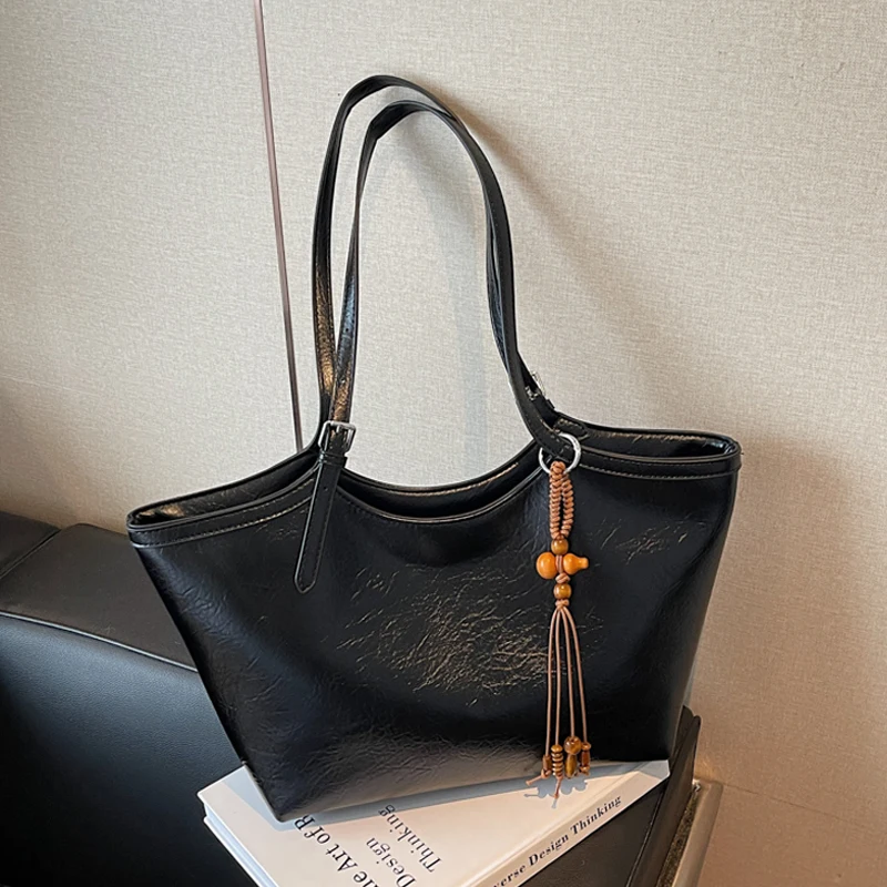 Винтажные сумки-тоут большой вместимости, женские трендовые универсальные однотонные сумки на плечо из мягкой кожи, повседневные повседневные сумки для поездок на работу
Винтажные сумки-тоут большой вместимости, женские трендовые универсальные однотонные сумки на плечо из мягкой кожи, повседневные повседневные сумки для поездок на работу