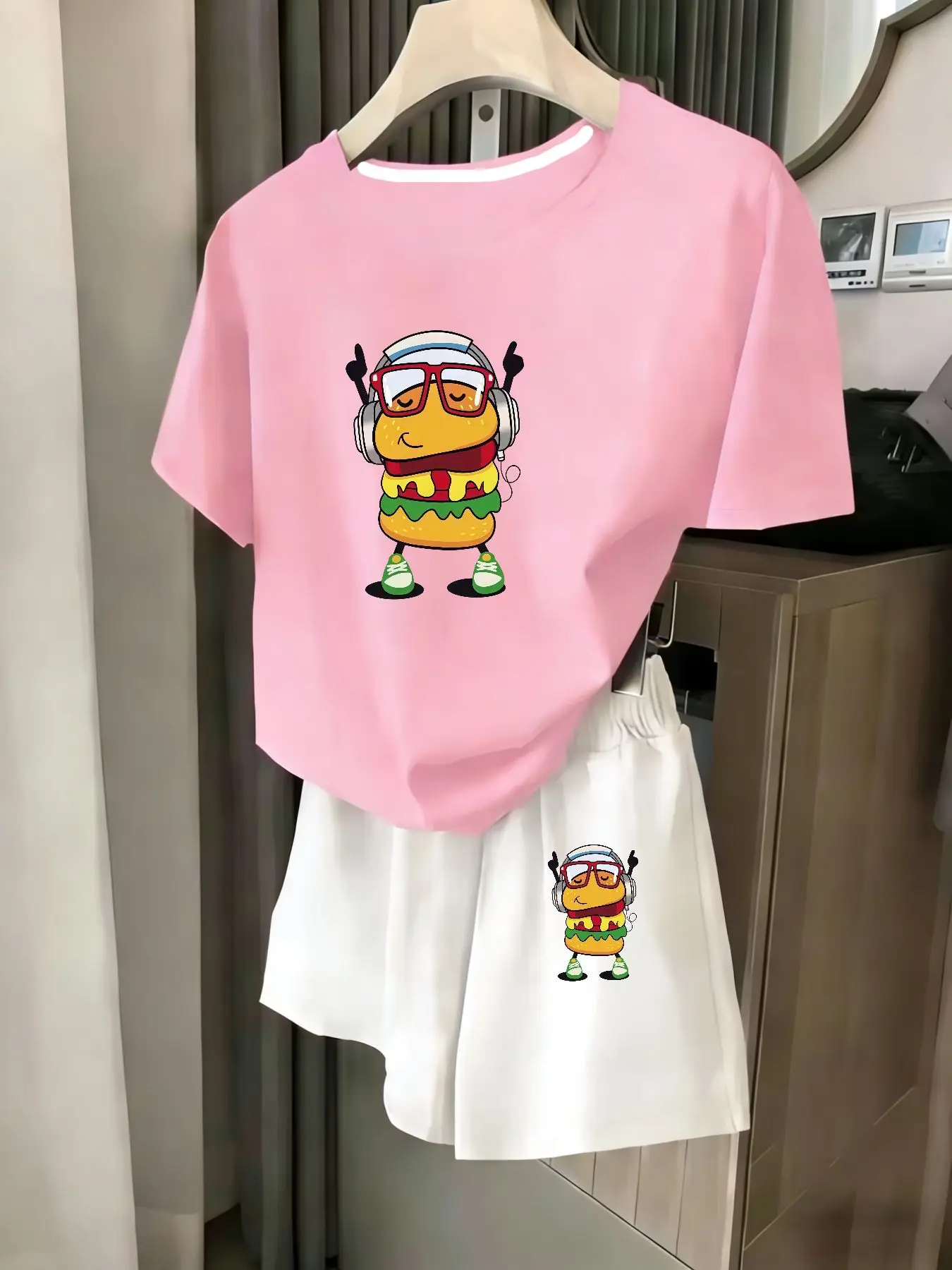 Ladies 2-Piece Set Summer Beach Vacation Casual round Neck Short Sleeve Random Print T-Shirt Elastic Waist Shorts Suit Comfortab
Ladies 2-Piece Set Summer Beach Vacation Casual round Neck Short Sleeve Random Print T-Shirt Elastic Waist Shorts Suit Comfortab
