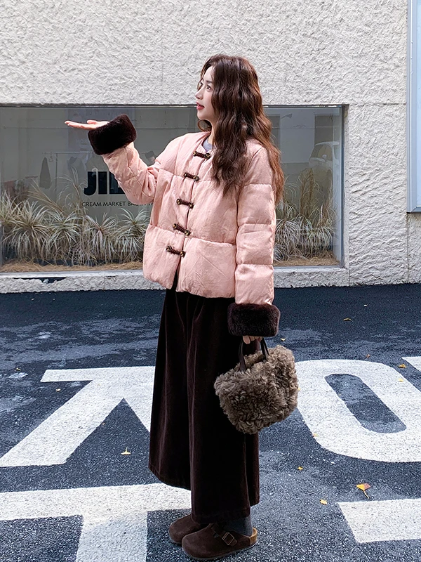 Thiened ort Printed down Jaet Women's Faionable Warm Sve Floing Coat Pink Winter 2025 New Sle Casual Wear
Thiened ort Printed down Jaet Women's Faionable Warm Sve Floing Coat Pink Winter 2025 New Sle Casual Wear