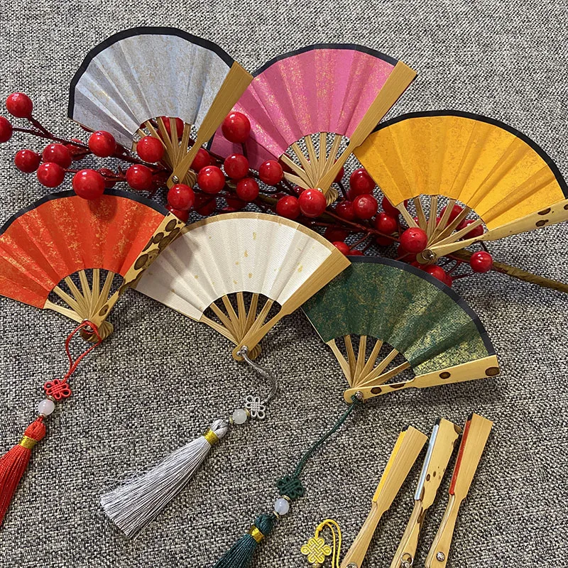 4 Inch Mini Folding Fan Portable DIY Painting Children'S Fan Ancient Style Party Wedding Summer Fan Accessories
4 Inch Mini Folding Fan Portable DIY Painting Children'S Fan Ancient Style Party Wedding Summer Fan Accessories