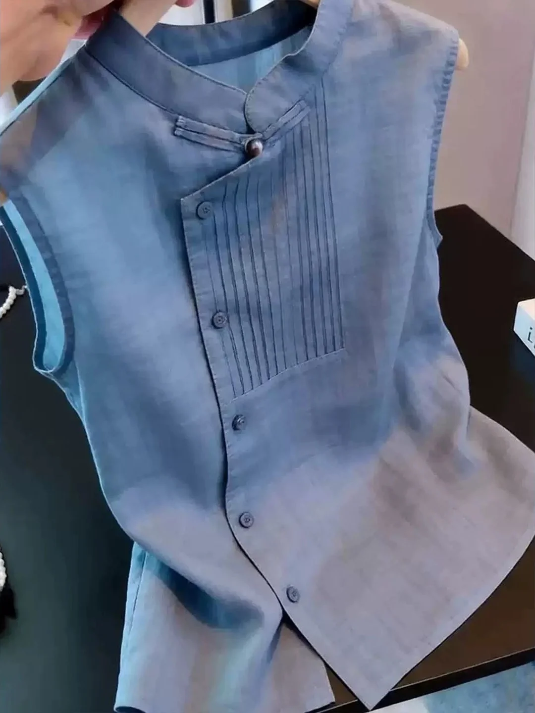 Elegant Summer Design Sense Vest Korean Style Commute Versatile Sleeveless Top Women's Fashionable Ageless Commuter Silk Blouse
Elegant Summer Design Sense Vest Korean Style Commute Versatile Sleeveless Top Women's Fashionable Ageless Commuter Silk Blouse