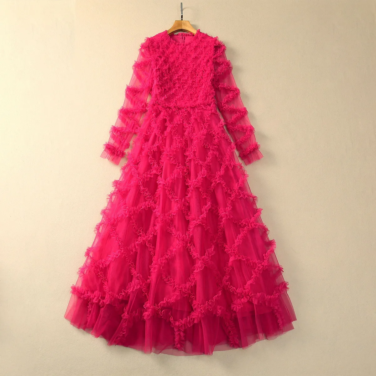 European and American women's dress 2023 winter new Stand collar Long sleeve mesh wooden ear edge fashion Pleated dress XXXL
European and American women's dress 2023 winter new Stand collar Long sleeve mesh wooden ear edge fashion Pleated dress XXXL