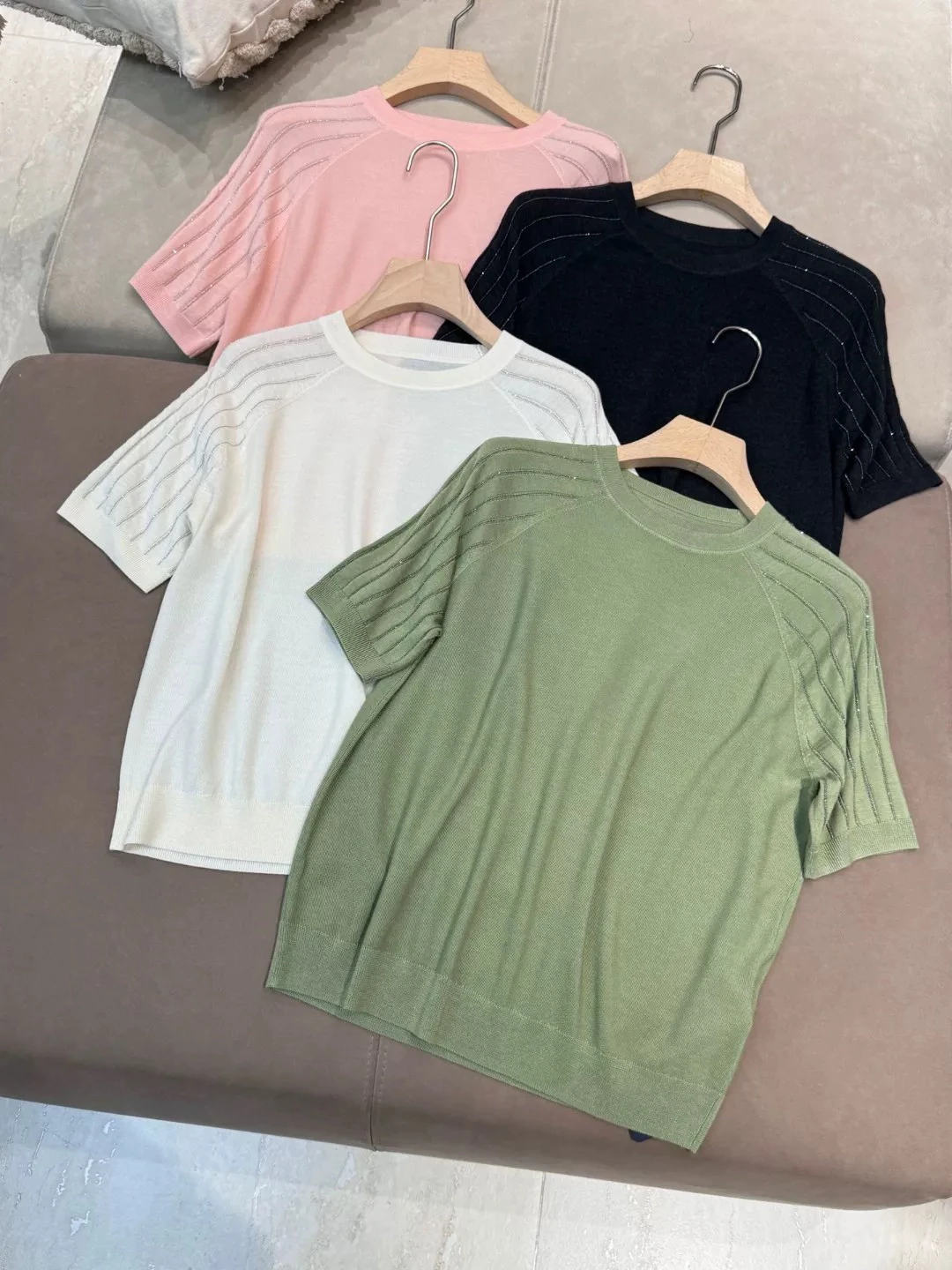 Silk Wool Knitted ort Sve round Ne T-irt Women's Casual Loose Comfortable Lightweight Spring Summer Top
Silk Wool Knitted ort Sve round Ne T-irt Women's Casual Loose Comfortable Lightweight Spring Summer Top