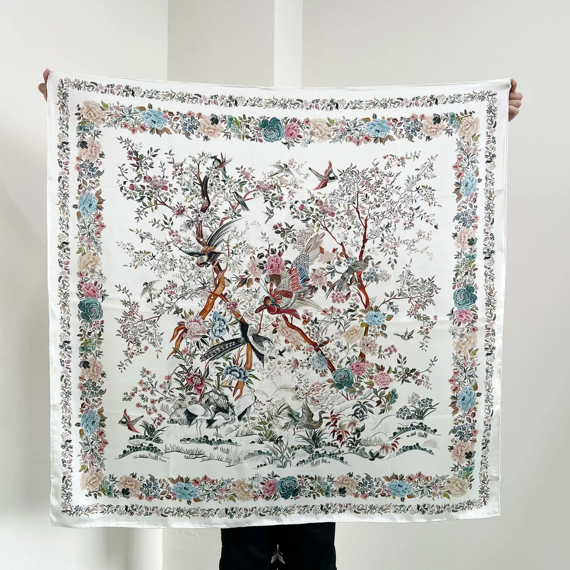 Celadon Flower Bird Mulberry Silk Crepe Satin Large Square Scarf Autumn and Winter Delicate Hand Rolled Silk Scarf Shawl
Celadon Flower Bird Mulberry Silk Crepe Satin Large Square Scarf Autumn and Winter Delicate Hand Rolled Silk Scarf Shawl