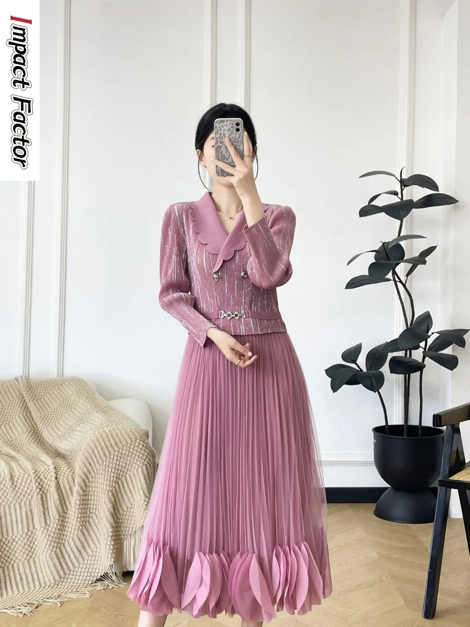 2026 Temperament Dress Suit Collar Printed Mizhai Bronzing Long Sleeve Pleats New Cake Dress Women's Clothing
2026 Temperament Dress Suit Collar Printed Mizhai Bronzing Long Sleeve Pleats New Cake Dress Women's Clothing