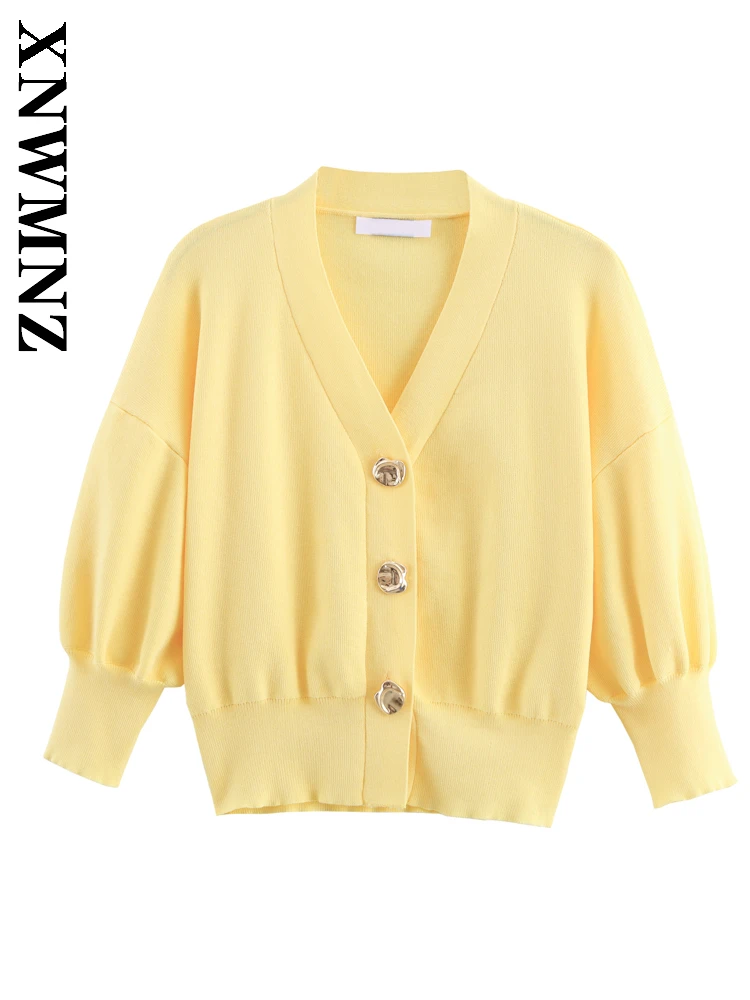 XNWMNZ 2025 Autumn Woman's Casual Fashion Long Sleeve Single-breasted Knitted Top Chic Simple Women Clothing V-Collar Cardigan
XNWMNZ 2025 Autumn Woman's Casual Fashion Long Sleeve Single-breasted Knitted Top Chic Simple Women Clothing V-Collar Cardigan