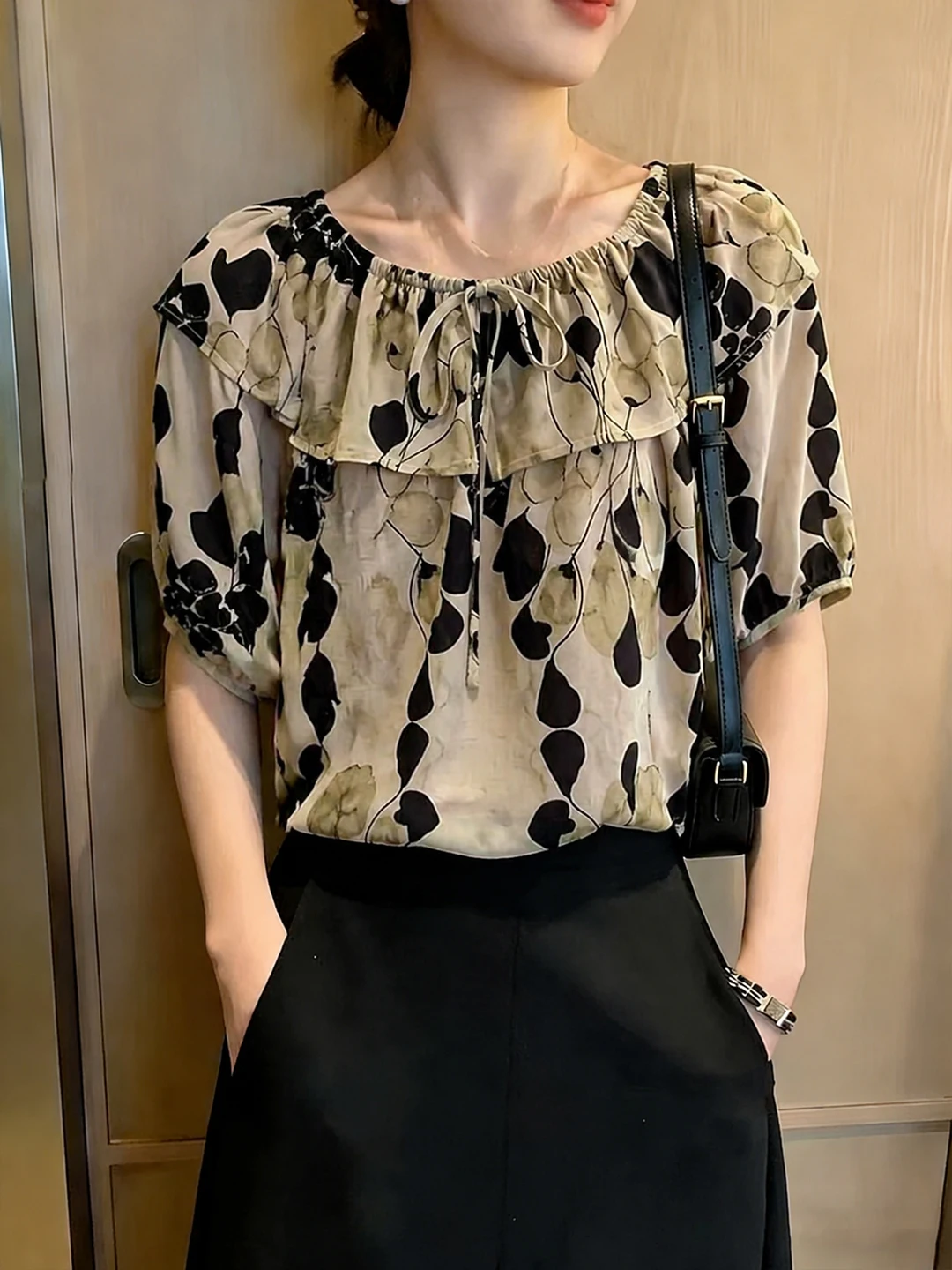 Trendy Color Block Print Chiffon Shirt Women's Short Sleeve Belted Top Elegant Summer 2026 Commute Style Korean Straight Cut
Trendy Color Block Print Chiffon Shirt Women's Short Sleeve Belted Top Elegant Summer 2026 Commute Style Korean Straight Cut