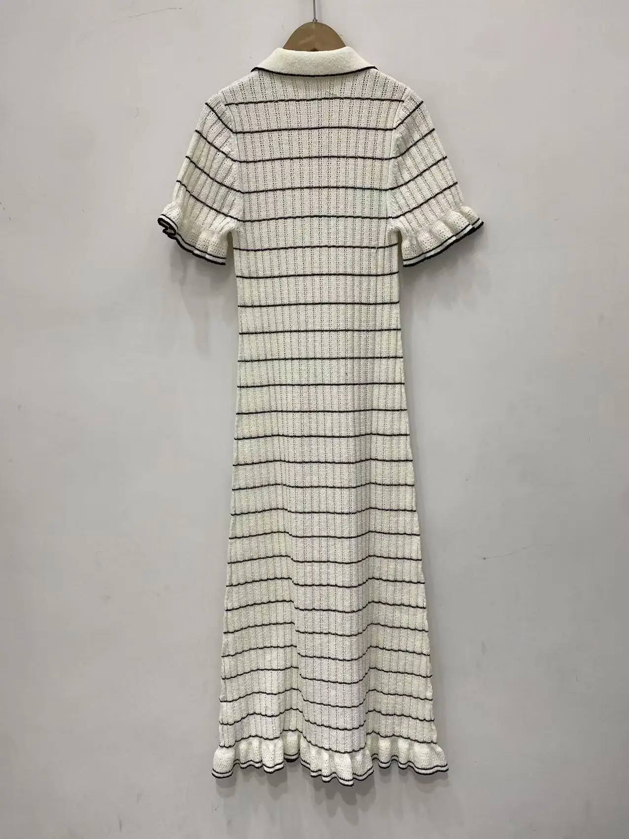 Striped Contrasting Color Dress Ruffle Edge Waist-hugging French Temperament Short-sleeved Date Casual Long SA Early Spring New
Striped Contrasting Color Dress Ruffle Edge Waist-hugging French Temperament Short-sleeved Date Casual Long SA Early Spring New
