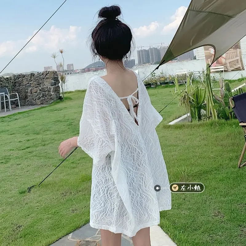 V-neck Lace Hollow Short-sleeved T-shirt Female Summer Large Size Obese Ice Thin Chic Body Shirt Loose Tops Q18
V-neck Lace Hollow Short-sleeved T-shirt Female Summer Large Size Obese Ice Thin Chic Body Shirt Loose Tops Q18
