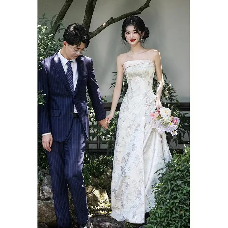 New Chinese-style morning dress strapless light luxury and niche cheongsam toasting
New Chinese-style morning dress strapless light luxury and niche cheongsam toasting