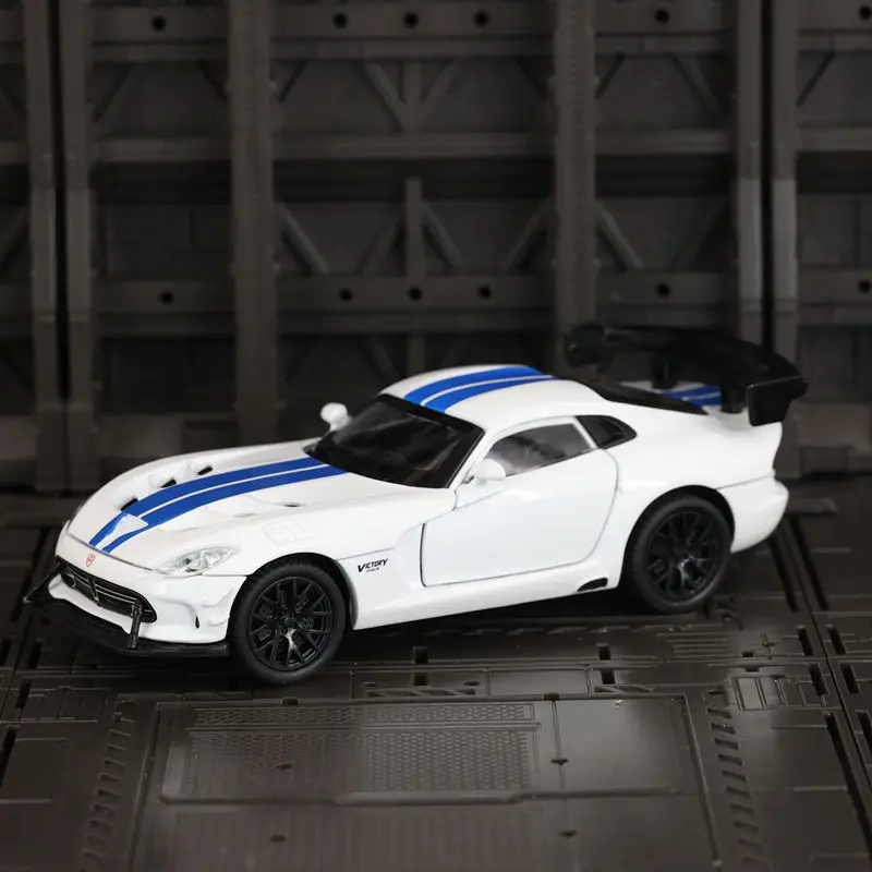 1:32 Dodge Viper, модель автомобиля из сплава, имитация литья под давлением металла, модель спортивного автомобиля, звуковой свет, коллекция, детская игрушка в подарок
1:32 Dodge Viper, модель автомобиля из сплава, имитация литья под давлением металла, модель спортивного автомобиля, звуковой свет, коллекция, детская игрушка в подарок