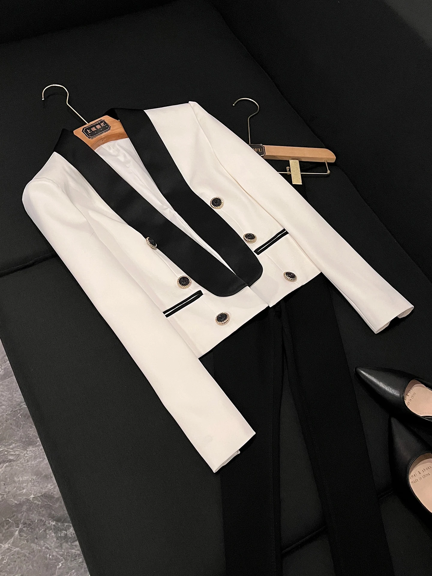 Spring ort irt Heavy Industry Sle Women's Suiting Jaet Color Blo Collar Commute Faion Slim Fit Long Sve A044
Spring ort irt Heavy Industry Sle Women's Suiting Jaet Color Blo Collar Commute Faion Slim Fit Long Sve A044
