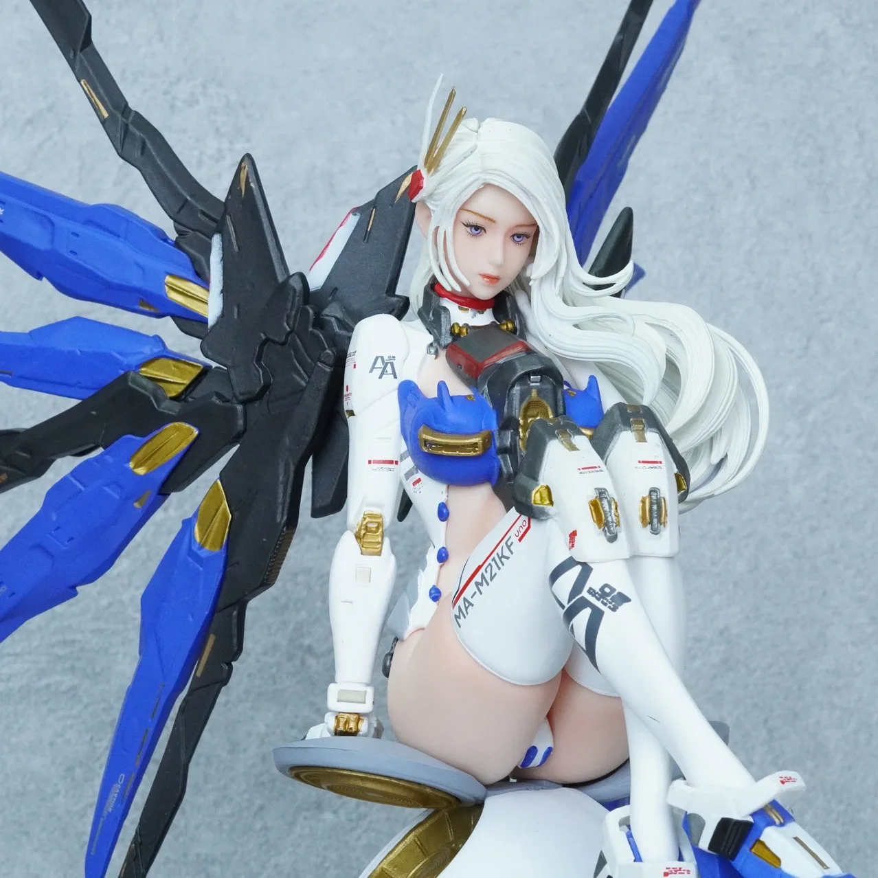 36CM Free Mecha Girl Blue Sitting Beautiful Girl Anime Handmade Action Figures Desktop Case Decoration Ornament Gift
36CM Free Mecha Girl Blue Sitting Beautiful Girl Anime Handmade Action Figures Desktop Case Decoration Ornament Gift
