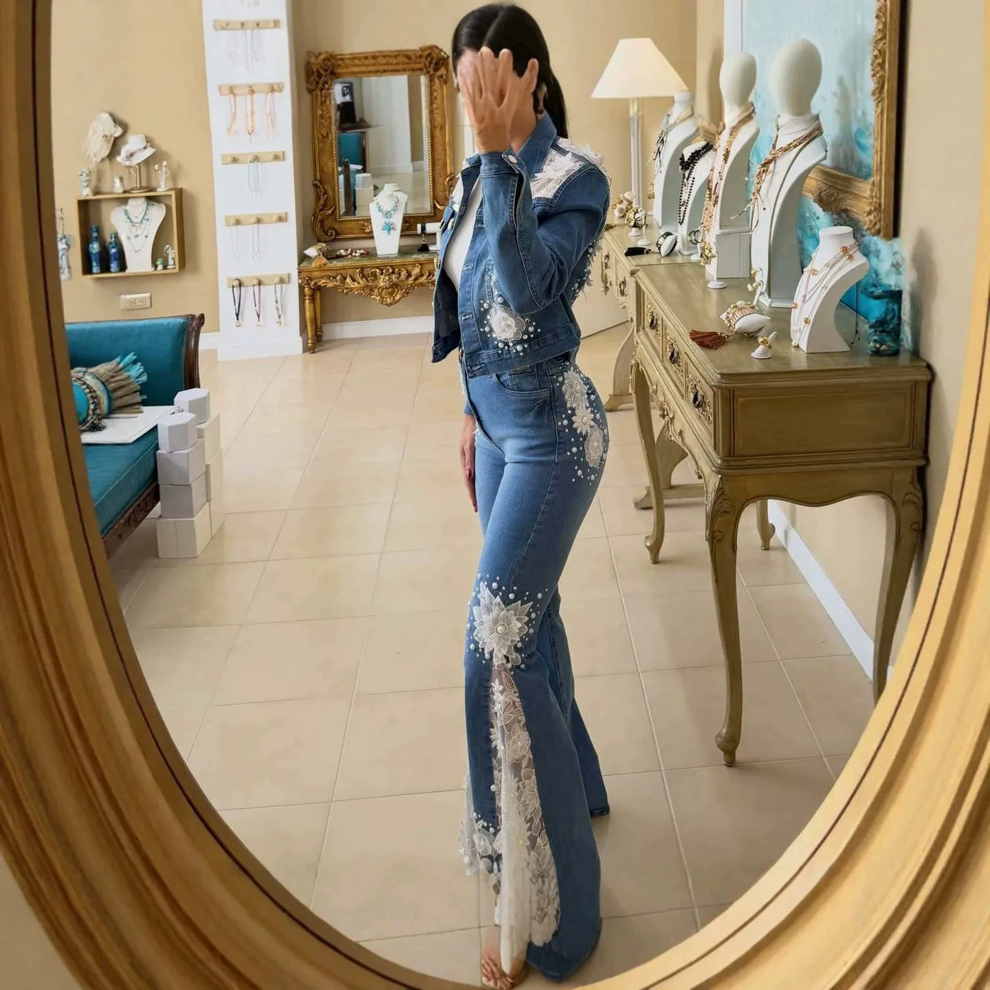 2026 Popular Women's Beaded Floral Lace Spliced Flared Jeans
2026 Popular Women's Beaded Floral Lace Spliced Flared Jeans