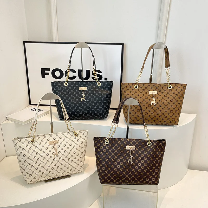 2026 Fall/Winter New Versatile Vintage Pattern Handbag Large Capacity Shoulder Tote Bag for Women
2026 Fall/Winter New Versatile Vintage Pattern Handbag Large Capacity Shoulder Tote Bag for Women