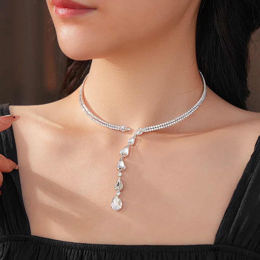 Super Flash Zircon Double Layer Water Drop Pendant Necklace Light Luxury Niche Clavicle Chain High-end Jewelry For Women
Super Flash Zircon Double Layer Water Drop Pendant Necklace Light Luxury Niche Clavicle Chain High-end Jewelry For Women