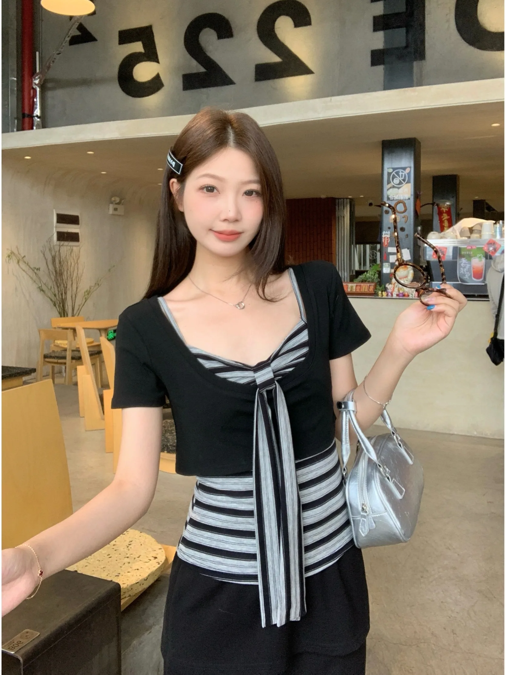 plus Size Women's Summer Thin Short Sleeve Striped Knot Tank Top And Trousers Two-Piece Set Comfortable Commute Style
plus Size Women's Summer Thin Short Sleeve Striped Knot Tank Top And Trousers Two-Piece Set Comfortable Commute Style