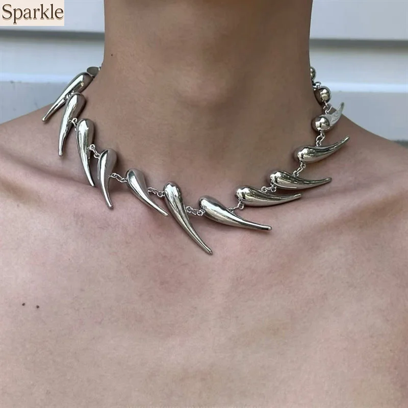 Thorn Geometric Silver Spikes Ivory-shaped Choker Necklace for Men Women Asymmetric Irregular Metal Necklace Y2K Punk Stainless
Thorn Geometric Silver Spikes Ivory-shaped Choker Necklace for Men Women Asymmetric Irregular Metal Necklace Y2K Punk Stainless