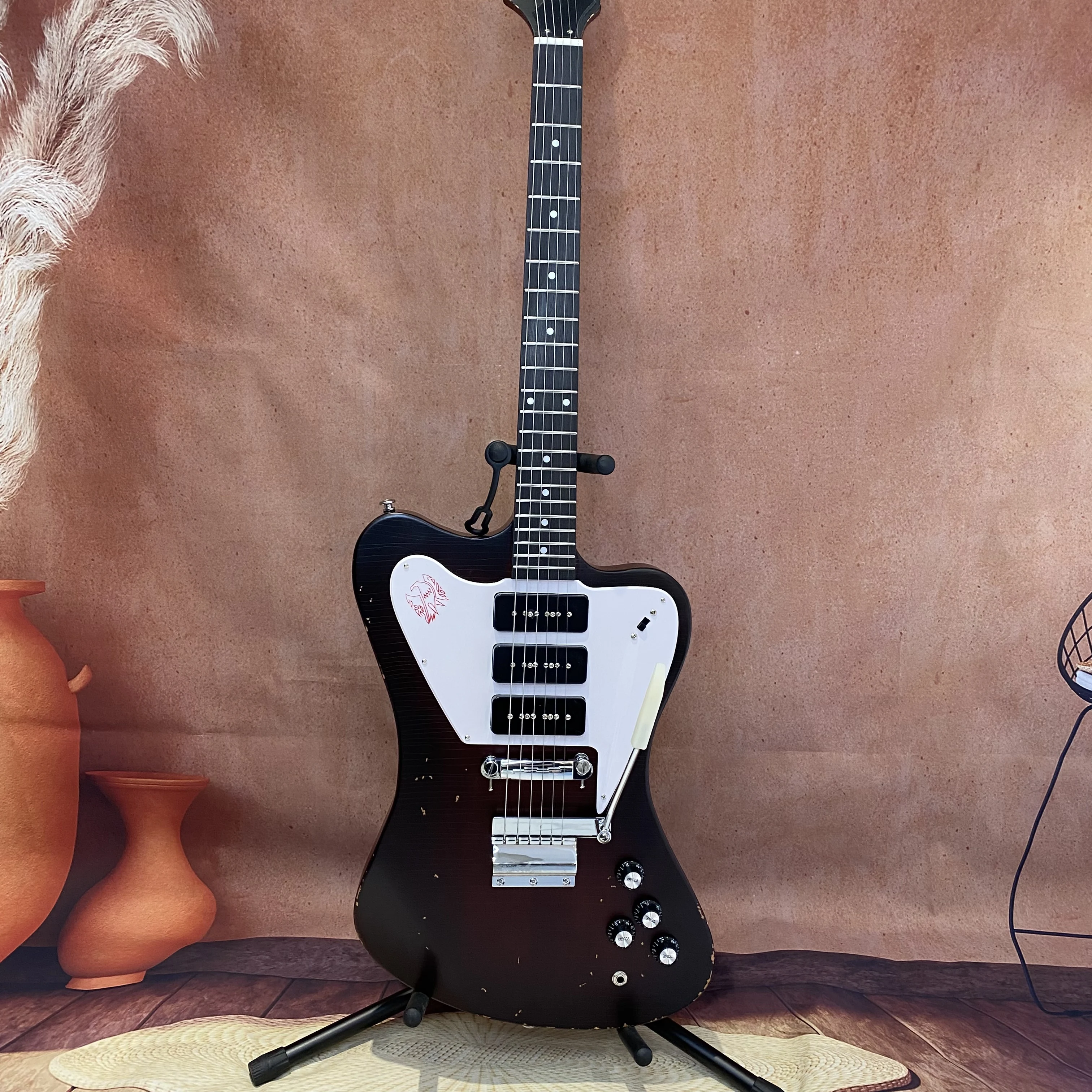 New Irregularly Shaped Electric Guitar with Brown Distressed Body and White Large Protective Plate Suitable As A Musical Instrument Gift
New Irregularly Shaped Electric Guitar with Brown Distressed Body and White Large Protective Plate Suitable As A Musical Instrument Gift