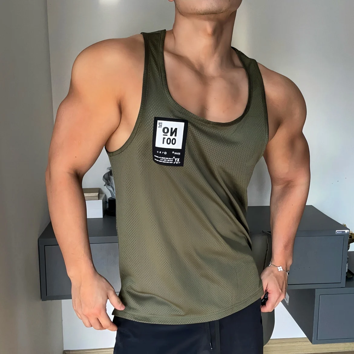 Quick Drying Fabric With No Exposed Spots Thin Shoulder Straps Low Cut Sports Vest Sleeveless T-shirt Sport Student Muscular Man
Quick Drying Fabric With No Exposed Spots Thin Shoulder Straps Low Cut Sports Vest Sleeveless T-shirt Sport Student Muscular Man