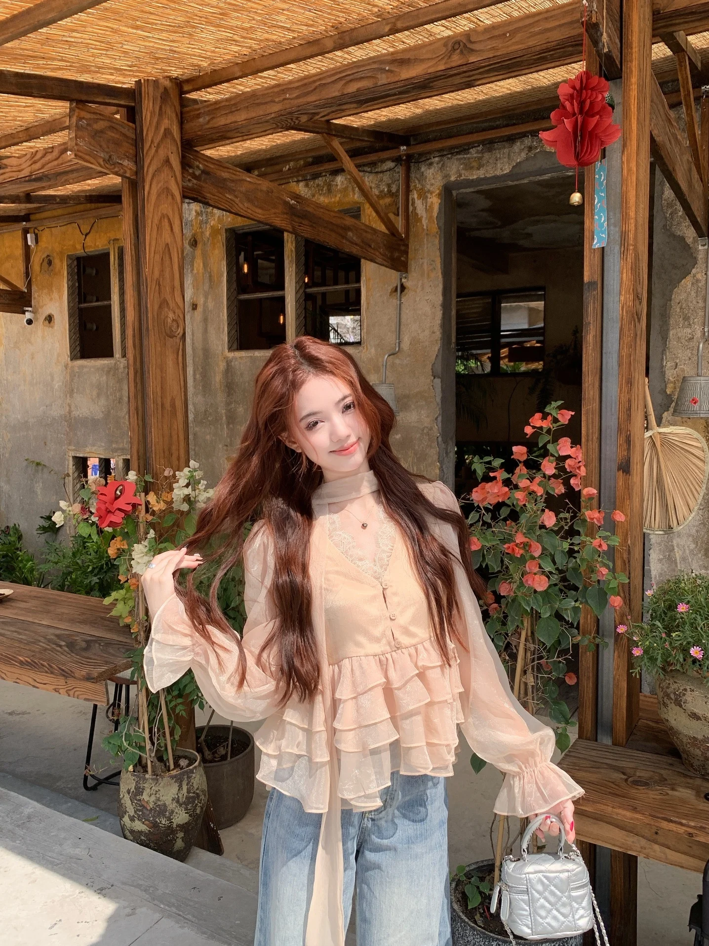 Sweet Style Lace Splice Hem Shirt Women's Spring Casual Straight Cut V-Neck Floral Trim Blouse Anti-Aging Long Sleeve Top
Sweet Style Lace Splice Hem Shirt Women's Spring Casual Straight Cut V-Neck Floral Trim Blouse Anti-Aging Long Sleeve Top