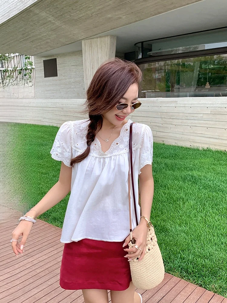 Pure Cotton Embroidered Top Cheeseandkisses Opera House Heavy Embroidery White Small irt Sle French Straight Tube Blouse
Pure Cotton Embroidered Top Cheeseandkisses Opera House Heavy Embroidery White Small irt Sle French Straight Tube Blouse