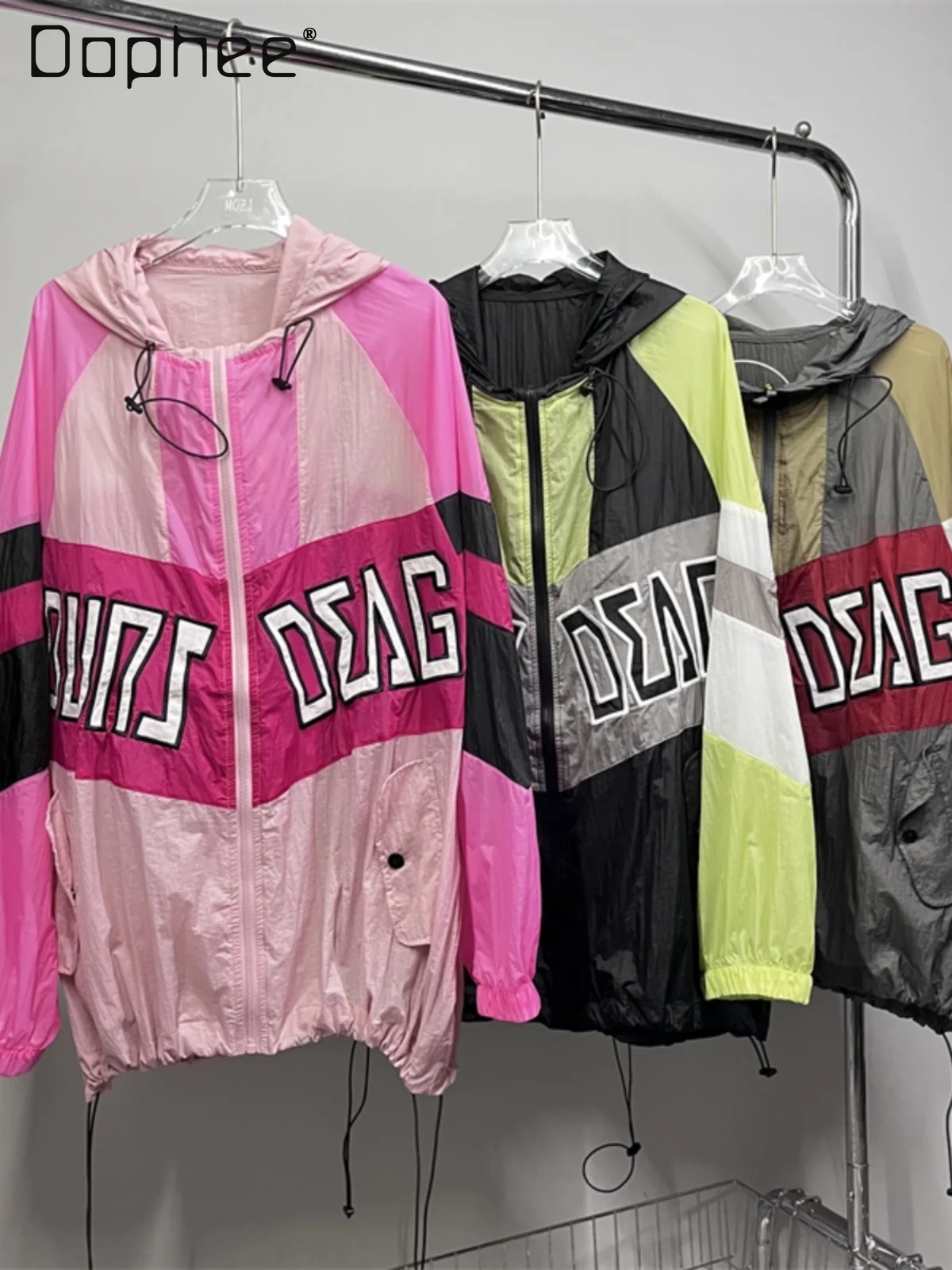 Fashion Letter Printed Hooded Sun-Protection Overshirt 2024 Summer New Loose Zip Long Sleeve Color Matching Top for Women
Fashion Letter Printed Hooded Sun-Protection Overshirt 2024 Summer New Loose Zip Long Sleeve Color Matching Top for Women