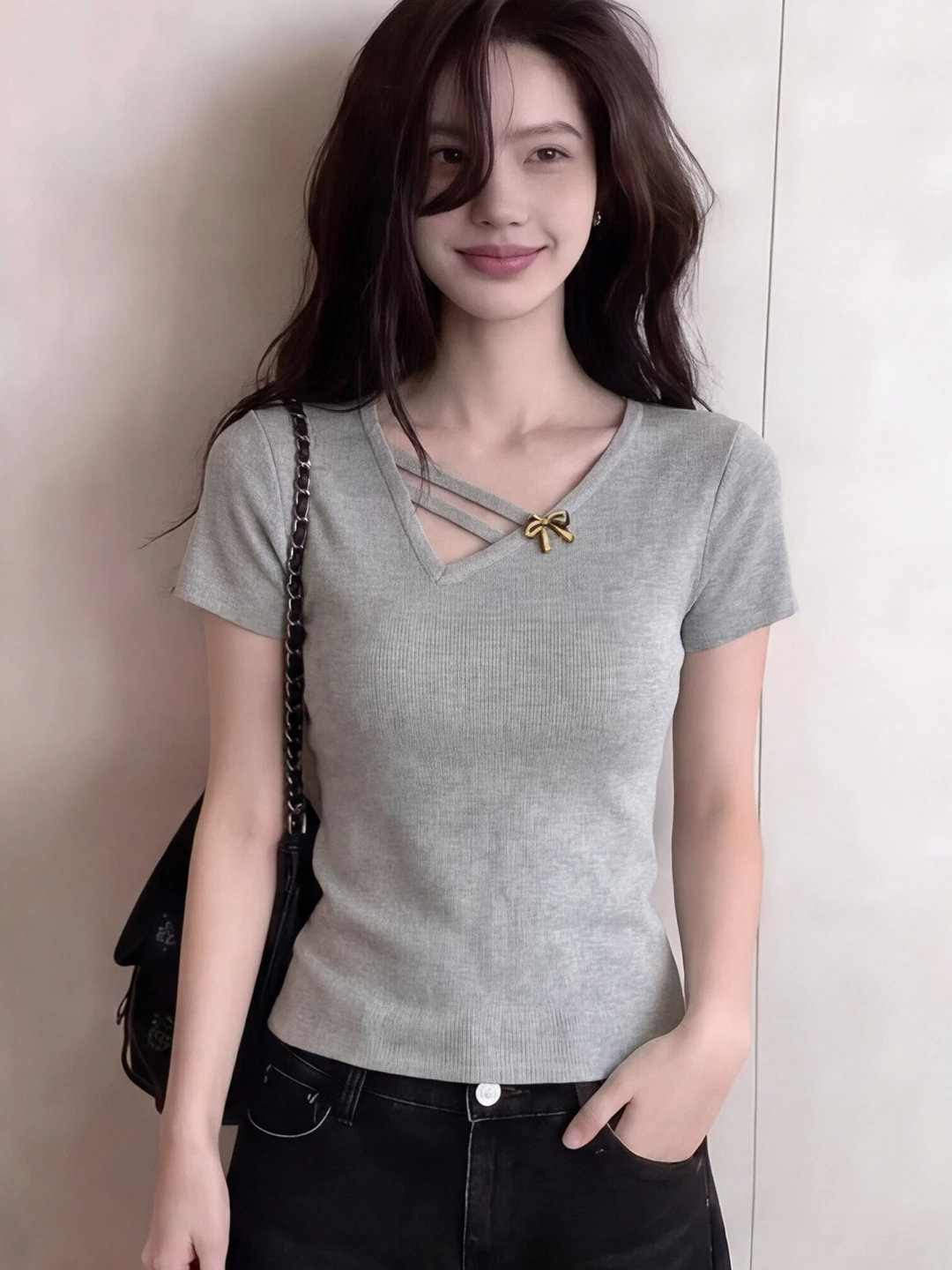 Slimming V-Neck Knitwear Short Sleeve Women's T-Shirt plus Size Summer New Style Korean Version Commute Style Fashionable Top
Slimming V-Neck Knitwear Short Sleeve Women's T-Shirt plus Size Summer New Style Korean Version Commute Style Fashionable Top