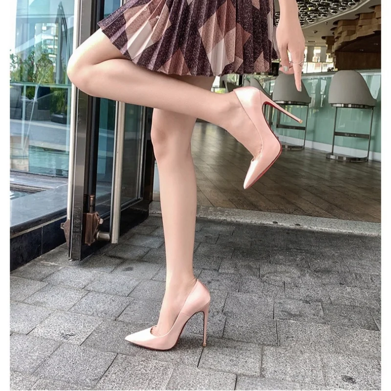 Женские туфли-лодочки и туфли на каблуке 2026: Новые люксовые дизайнерские туфли из шелковой ткани с острым носком, на шпильке 12 см, для вечеринок, свадеб, элегантные, сексуальные
Женские туфли-лодочки и туфли на каблуке 2026: Новые люксовые дизайнерские туфли из шелковой ткани с острым носком, на шпильке 12 см, для вечеринок, свадеб, элегантные, сексуальные