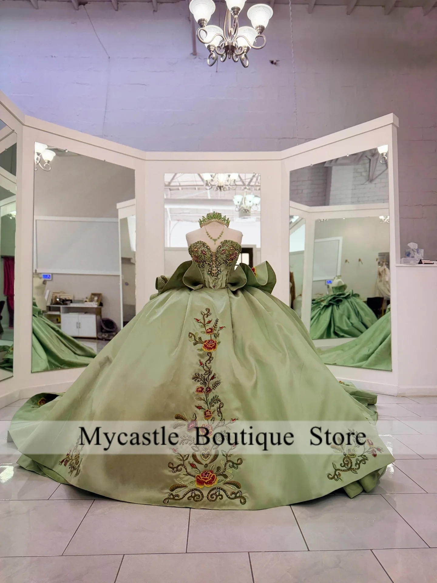 Olive Green Strapless Quinceanera Dresses 2026 With Floral Embroidery Satin Ball Gown Vestido De 15 Anos With Train Customized
Olive Green Strapless Quinceanera Dresses 2026 With Floral Embroidery Satin Ball Gown Vestido De 15 Anos With Train Customized