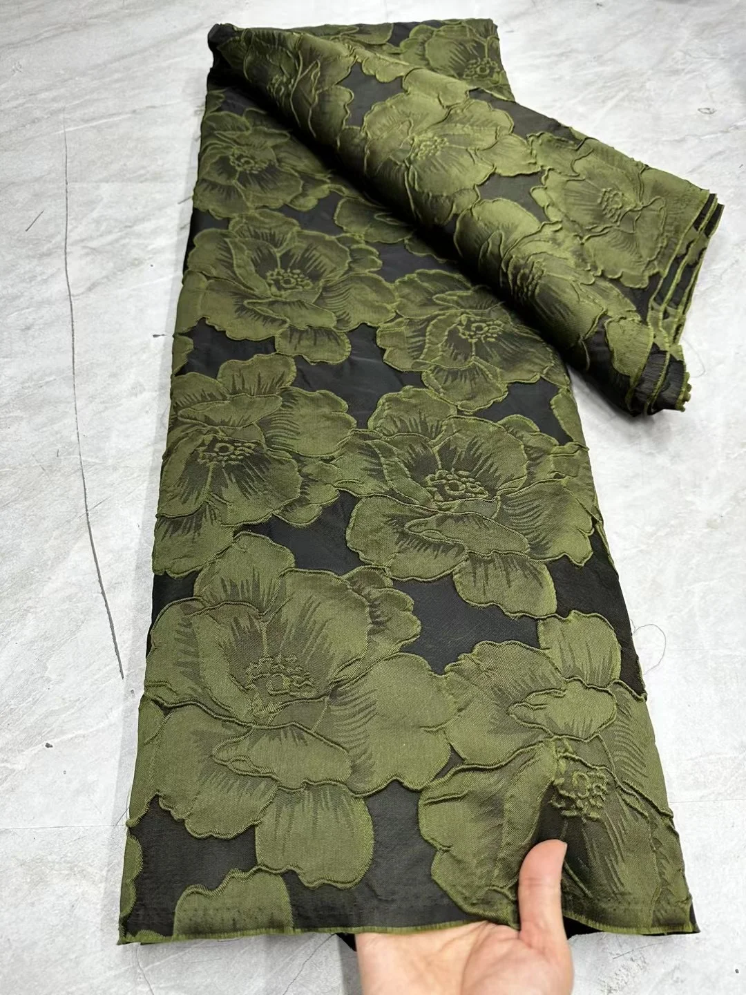 Nigerian Brocade Lace Fabric 2024 High Quality African Jacquard Gilded Lace Fabric for Sewing Luxury Midi Party Dresses
Nigerian Brocade Lace Fabric 2024 High Quality African Jacquard Gilded Lace Fabric for Sewing Luxury Midi Party Dresses